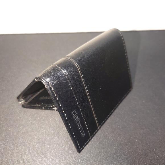 NEW Claiborne trifold wallet - Picture 1 of 4